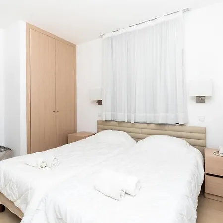 Flora Hotel 4*